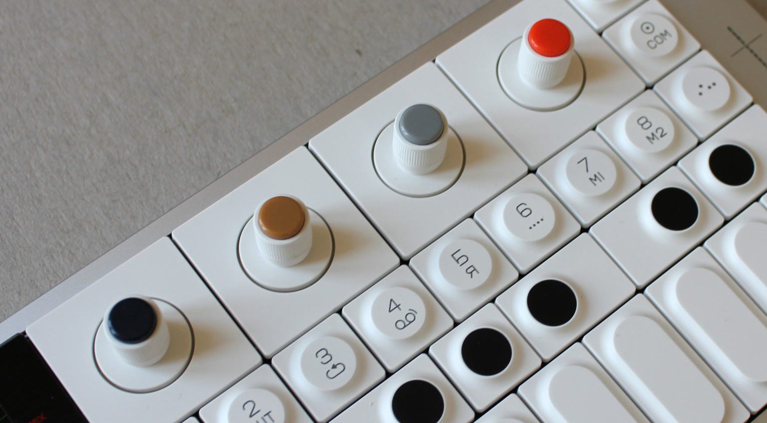 Angecheckt: Teenage Engineering OP-1 Field - Gearnews.de