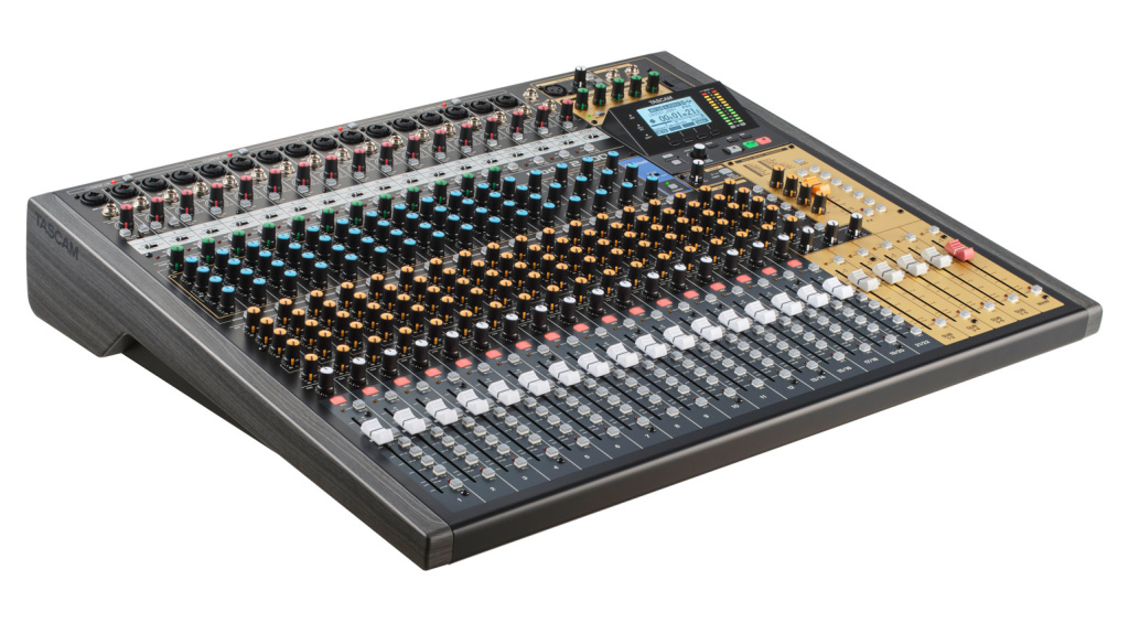 Tascam Model 2400 ist ein großes Mischpult mit Audiointerface und kann als zentrale Stelle im Studio dienen