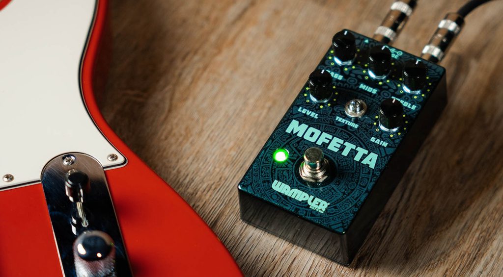 Der Wampler Mofetta Overdrive/Distortion ist eine Hommage an die MOSFET-getriebene Magie eines Klassikers der 1990er Jahre - dem Ibanez MOSTORTIONtm. 