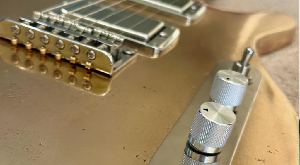 Schöner als Banjos von Epiphone: die Kupfergitarre von Burls Art.