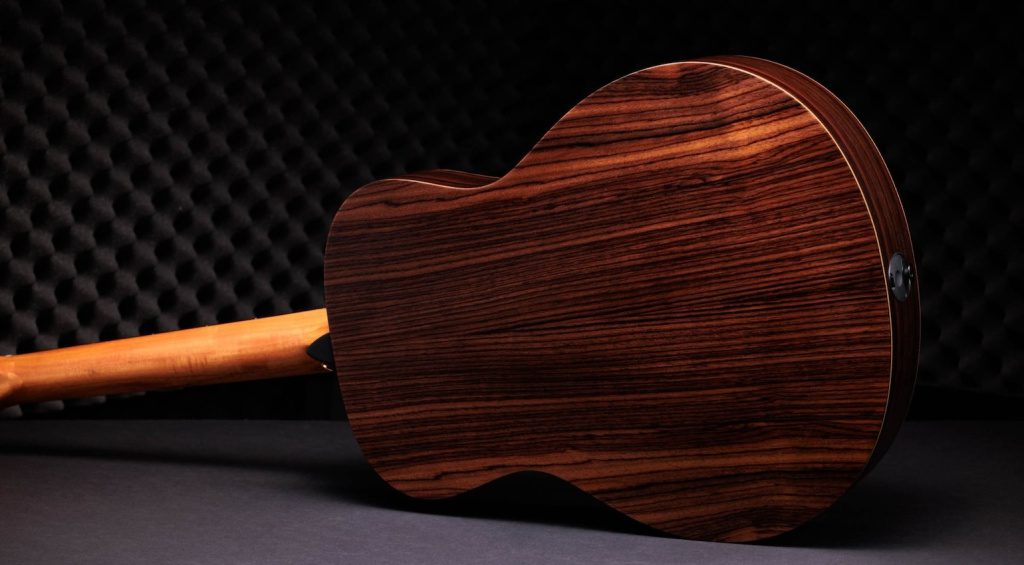 Neue Taylor GS Mini-e 50th Anniversary Gitarren mit Rosewood und Year of the Dragon Modellen.