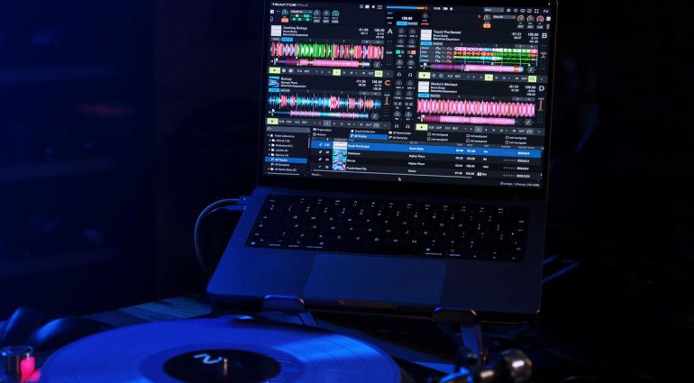 Native Instruments Traktor Pro 4: Endlich Stem-Separation und flexible Beatgrids!