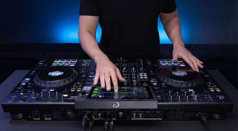 AlphaTheta XDJ-AZ: Ein 4-Deck Standalone DJ Controller - jetzt offiziell!