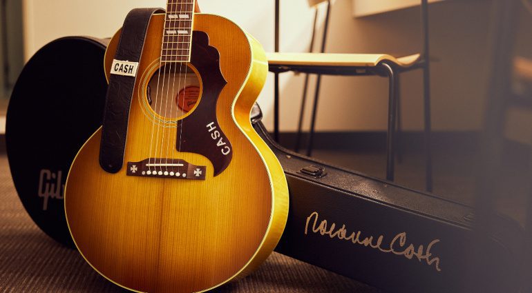 Gibson feiert mit der Gibson Johnny Cash SJ-200 und der Rosanne Cash J-185 zwei neue LTD-Modelle. Ausgestattet mit feinsten Komponenten sind sie handgefertigte Schönheiten.