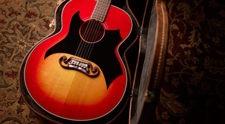 Gibson feiert mit der Johnny Cash SJ-200 und der Rosanne Cash J-185 zwei neue LTD-Modelle. Ausgestattet mit feinsten Komponenten sind sie handgefertigte Schönheiten.