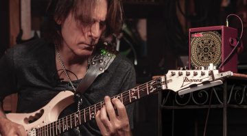 Hier kommt der neue Spark Mini Vai von Positive Grid. Von Steve Vai kreierte Sounds mit schicker Optik und exklusivem Gitarrenkabel.