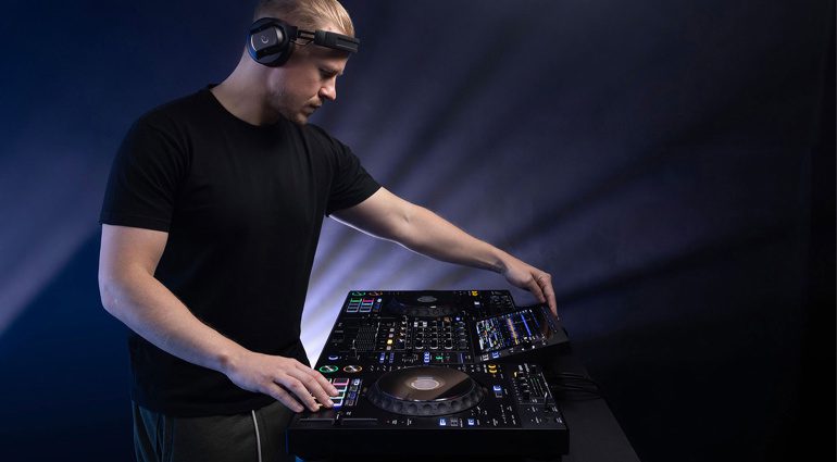 Die besten Standalone-DJ-Controller: 5 Top-All-in-One-Systeme für DJs aller Genres