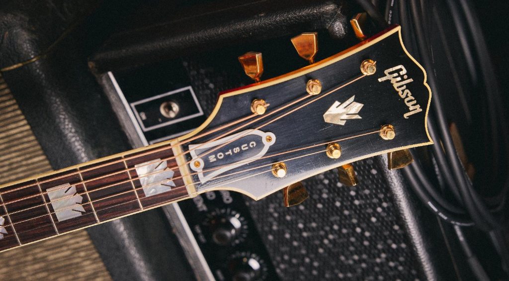 Gibson Custom präsentiert in enger Zusammenarbeit mit dem Gründer von Led Zeppelin, Jimmy Page, zwei außergewöhnliche Gitarren.