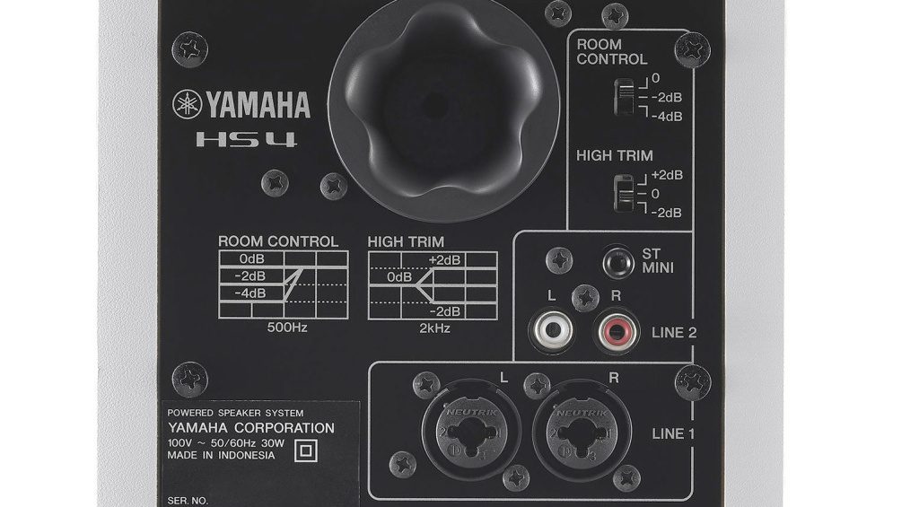 Monitore wie Yamaha HS3/HS4 bieten auf der Rückseite Möglichkeiten zur Anpassung des Sounds