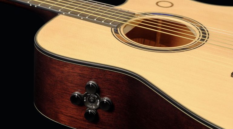 Yamaha TAG3 C TransAcoustic: Akustikgitarre mit integriertem Looper und Bluetooth?