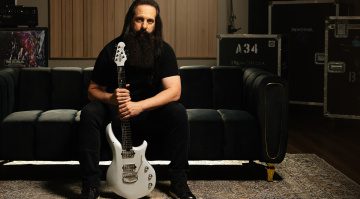 Mit der Music Man 10th Anniversary Majesty feiert Ernie Ball seine erfolgreiche Partnerschaft mit Guitar Hero John Petrucci.