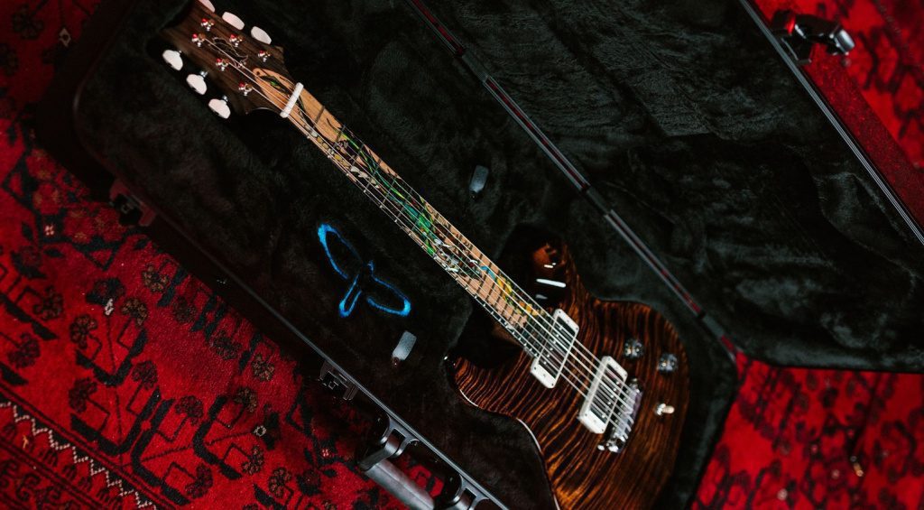 Im Rahmen der PRS 40th Anniversary werden zwei Flaggschiffe aus eigener Produktion vorgestellt. Die Custom 24 und die Mc Carty Dragon.