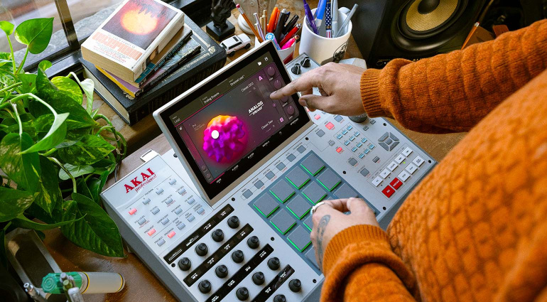 AKAI Professional und Native Instruments