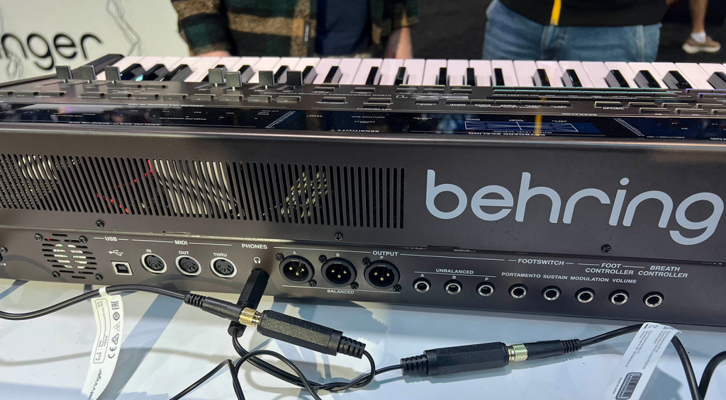 Behringer BX1