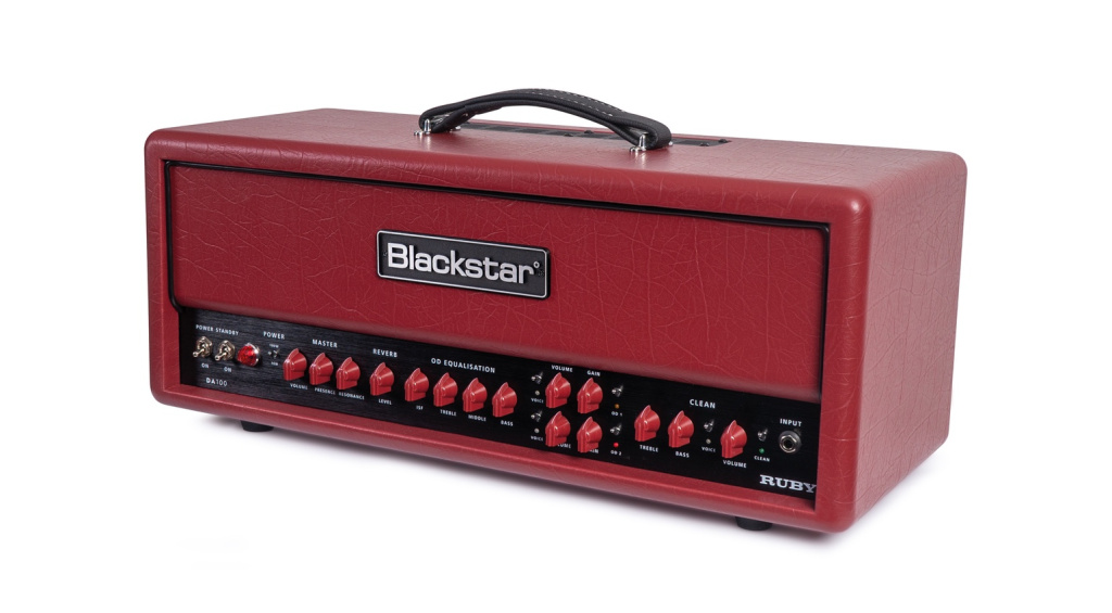 Hier ist er, der neue Blackstar DA100 Ruby! Eine überraschende Kollaboration zwischen dem Hersteller und Gitarren-Virtuose Doug Aldrich.