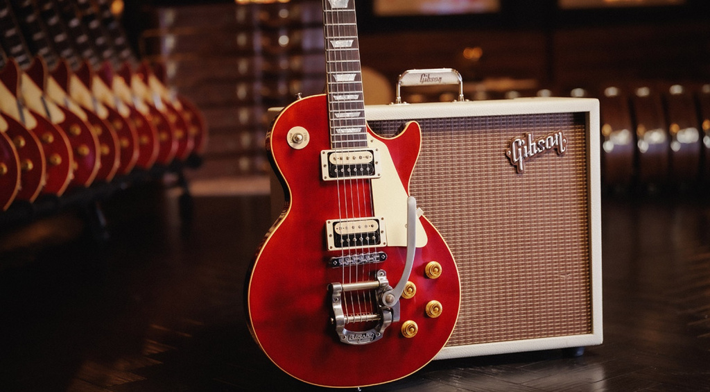 Gibson präsentiert eine limitierte Auflage von handsignierten Johnny Marr '84 Les Paul Standard-Gitarren mit Bigsby-Tuning.