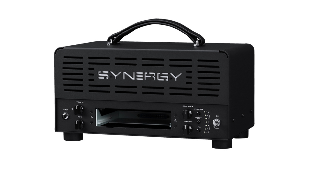 Das Synergy SYN-20IR Topteil ist ein modulares Vollröhrensystem mit maximaler Flexibilität durch austauschbare Preamp-Module.