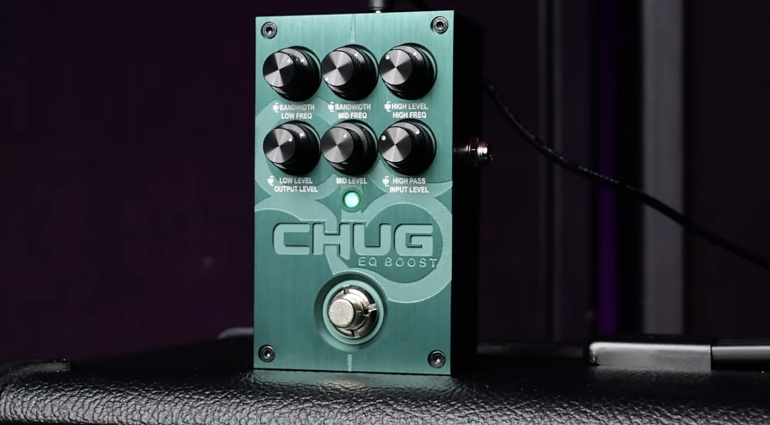 Der Solar Guitars Chug EQ Boost optimiert euren Sound mit Hochpassfilter, Shelving Treble und vollparametrischem Mid- und Bass-EQ.